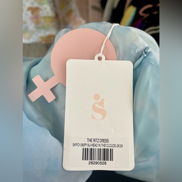 Selkie Head in the Clouds Ritz Gown - Picture 6 of 7